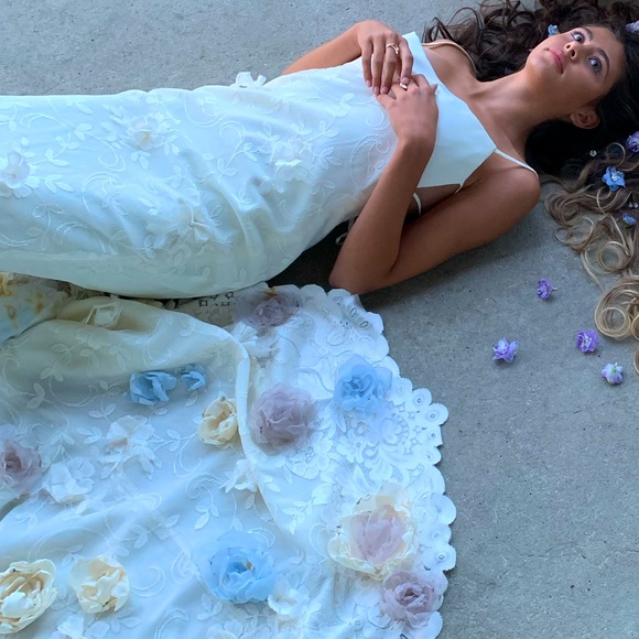 IN BLOOM bridal gown - Picture 2 of 10